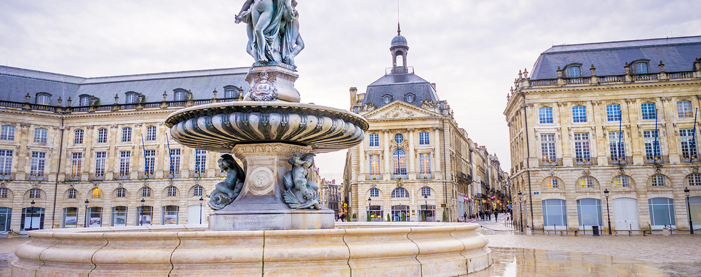Bordeaux: Město ve Francii nadchne vínem, památkami i okolím