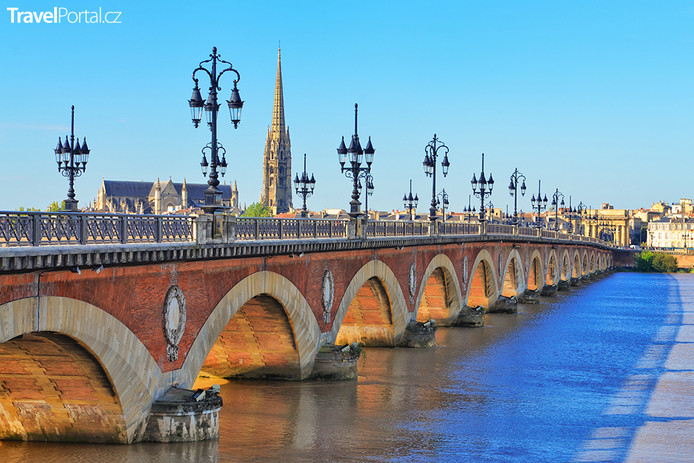Pont de pierre v Bordeaux
