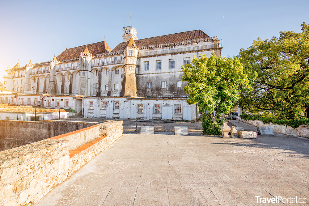 budova univerzity v portugalském městě Coimbra