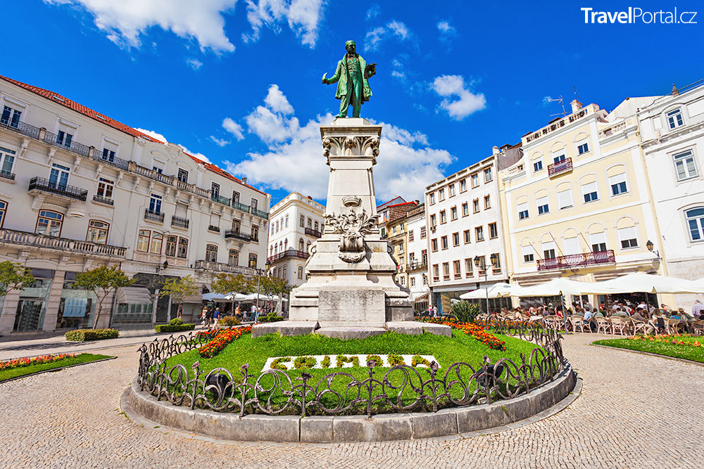politik Joaquim António de Aguiar má ve městě Coimbra svůj pomník