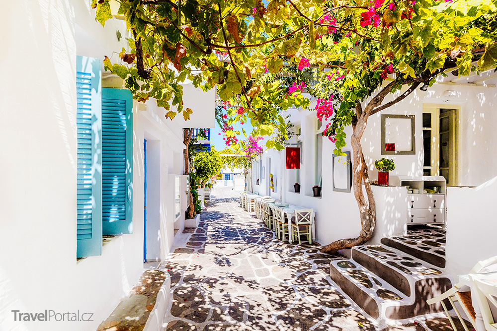 nádherná ulička na ostrově Paros