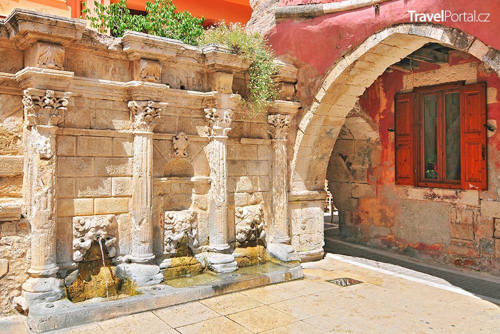 fontána Rimondi ve městě Rethymno
