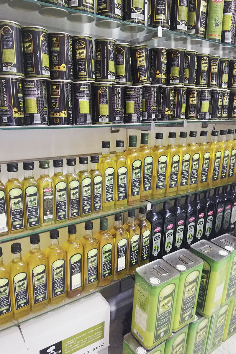 olivový olej v obchodě na ostrově Djerba