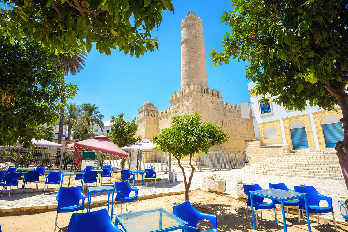 pevnost Ribat a kavárna ve městě Sousse