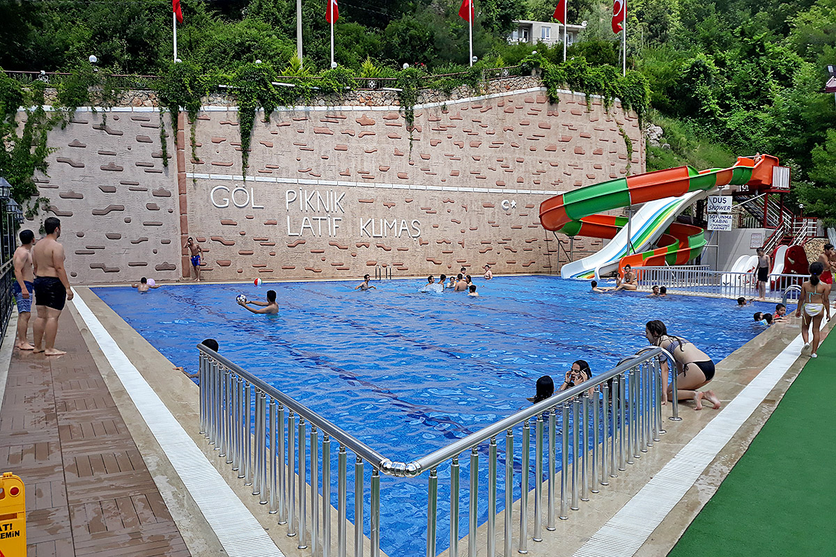 bazén u řeky Dimcay