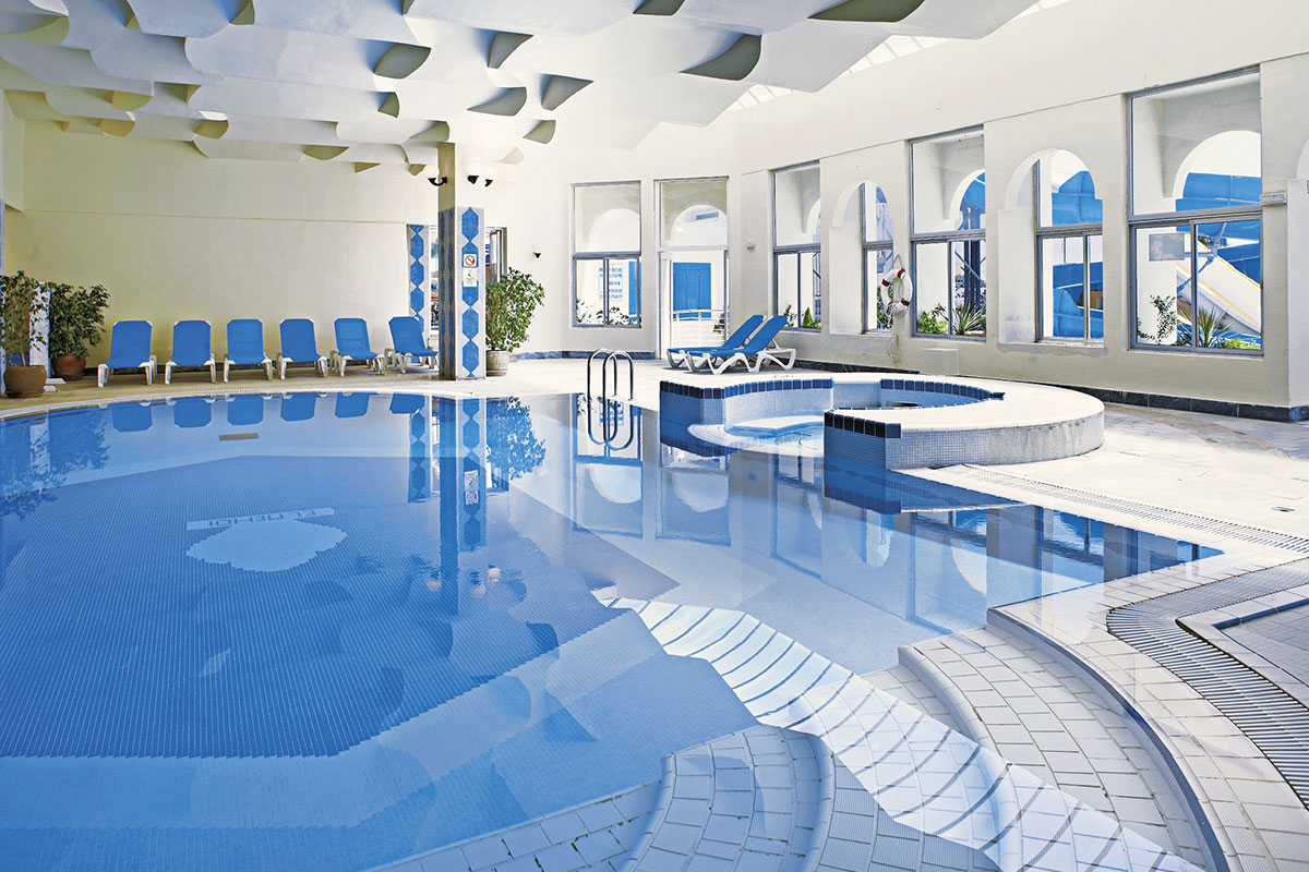 krytý bazén v hotelu Primasol El Mehdi