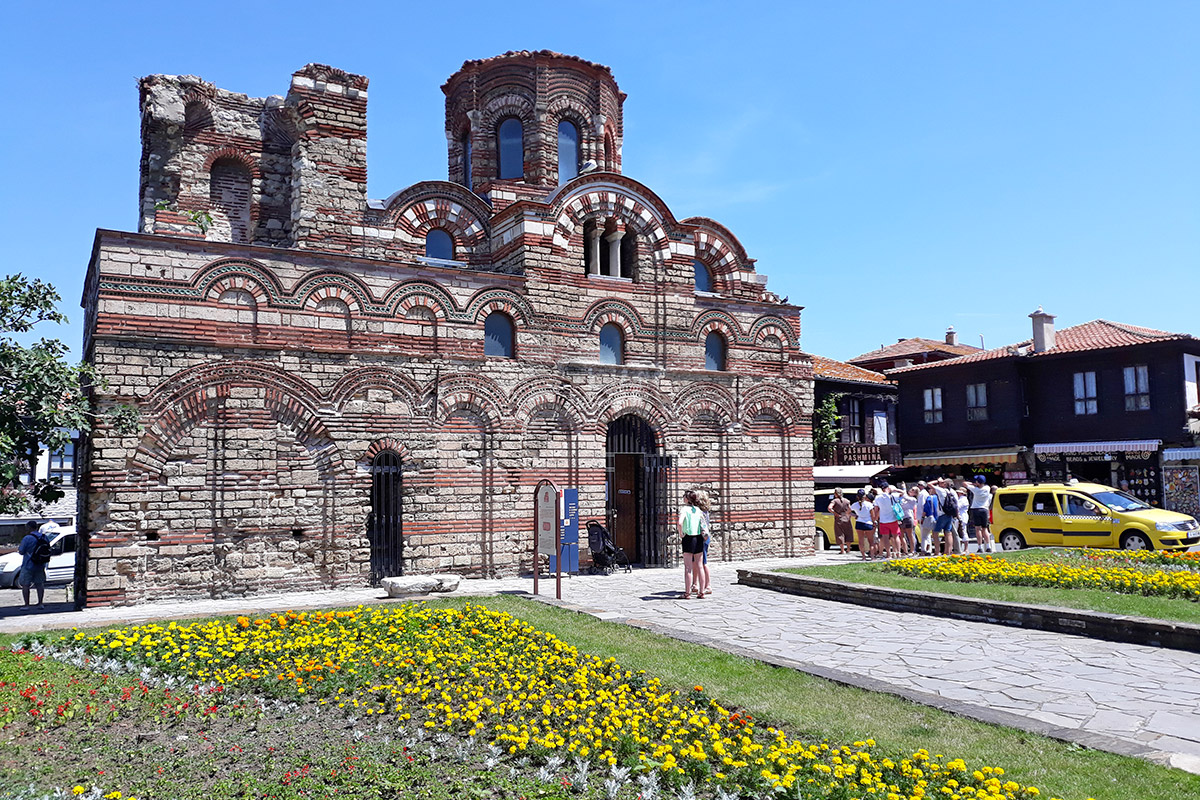 kostel Krista Pantokratora v historické části města Nesebar
