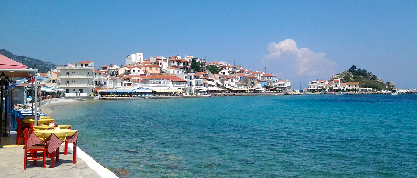 Kokkari: Městečko na řeckém ostrově Samos žije odpoledne i v noci