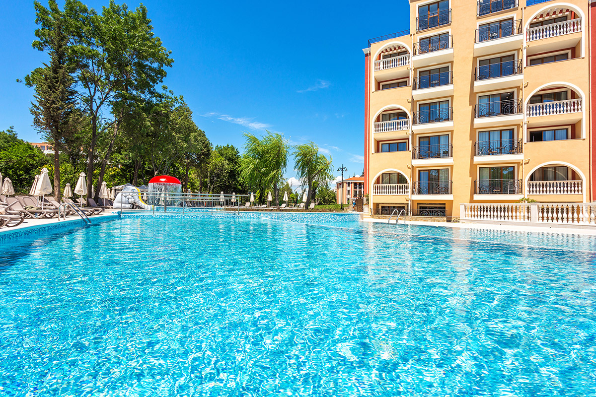 venkovní bazén v hotelu Festa Via Pontica v Pomorie
