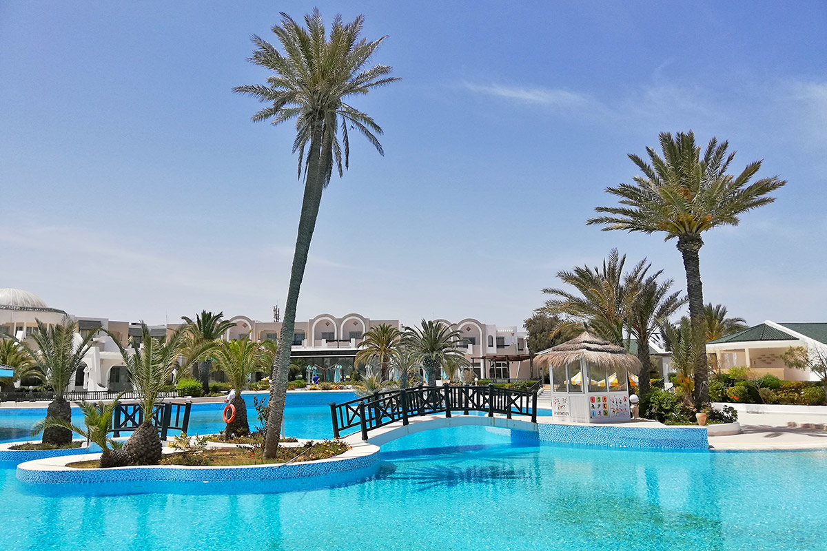 venkovní bazén hotelu Holiday Beach Djerba & Aquapark