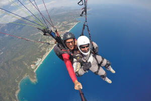 cestovatel Richie vyzkoušel paragliding společnosti Escape Adventures