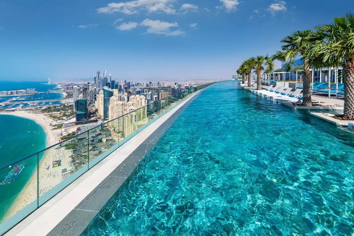 nejvýše položený nekonečný bazén na světě na střeše pětihvězdičkového hotelu Address Beach Resort