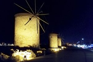 středověké větrné mlýny v přístavu Mandraki