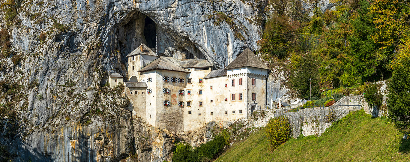 Predjama Castle: Největší jeskynní hrad světa je pýchou Slovinska