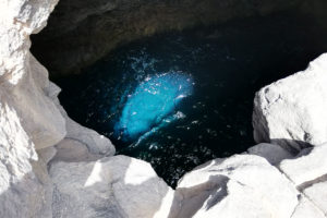 Modré oko neboli Blue Eye Cave na ostrově Sal