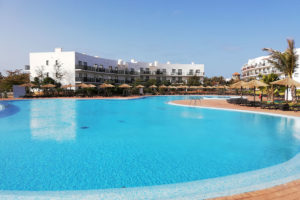 bazén v hotelu Melia Dunas Beach Resort & Spa