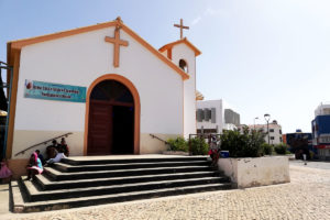 protestantský kostel ve městě Espargos