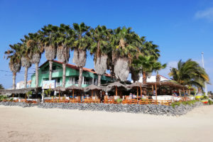 restaurace Palm Beach na pláži Santa Maria