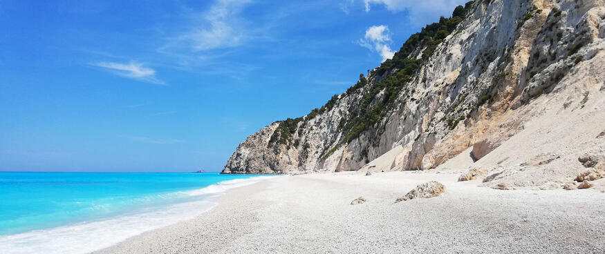 věhlasná pláž Egramni Beach na řeckém ostrově Lefkada