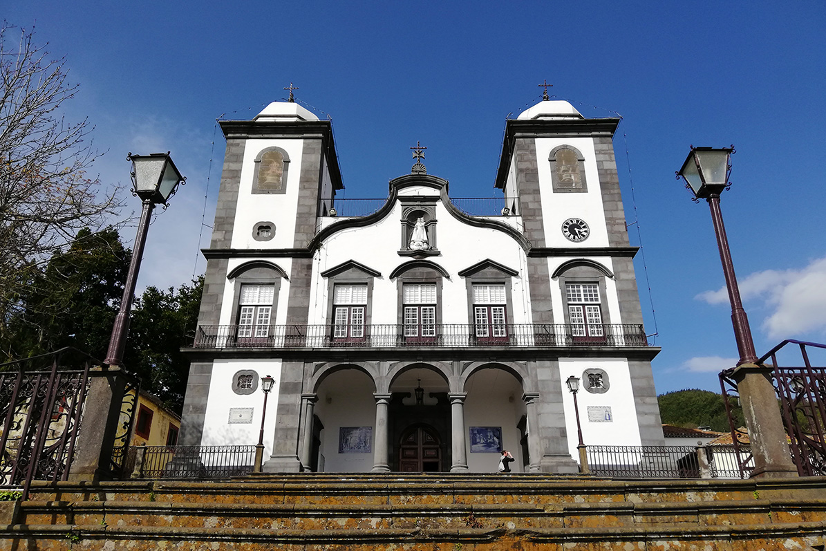 kostel Igreja de Nossa Senhora do Monte