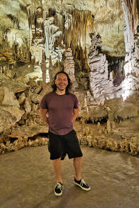 cestovatel Richie a Dračí jeskyně neboli Coves del Drac