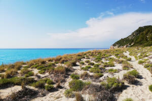písečné duny na ostrově Lefkada