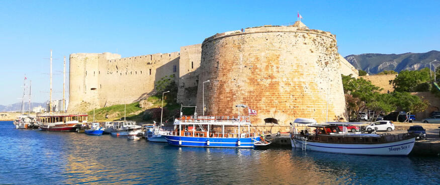 Kyrenijský hrad ve městě Kyrenia neboli Girne
