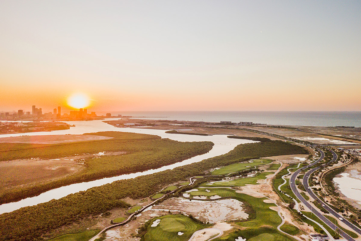Al Zorah: Přírodní rezervace a golfový klub