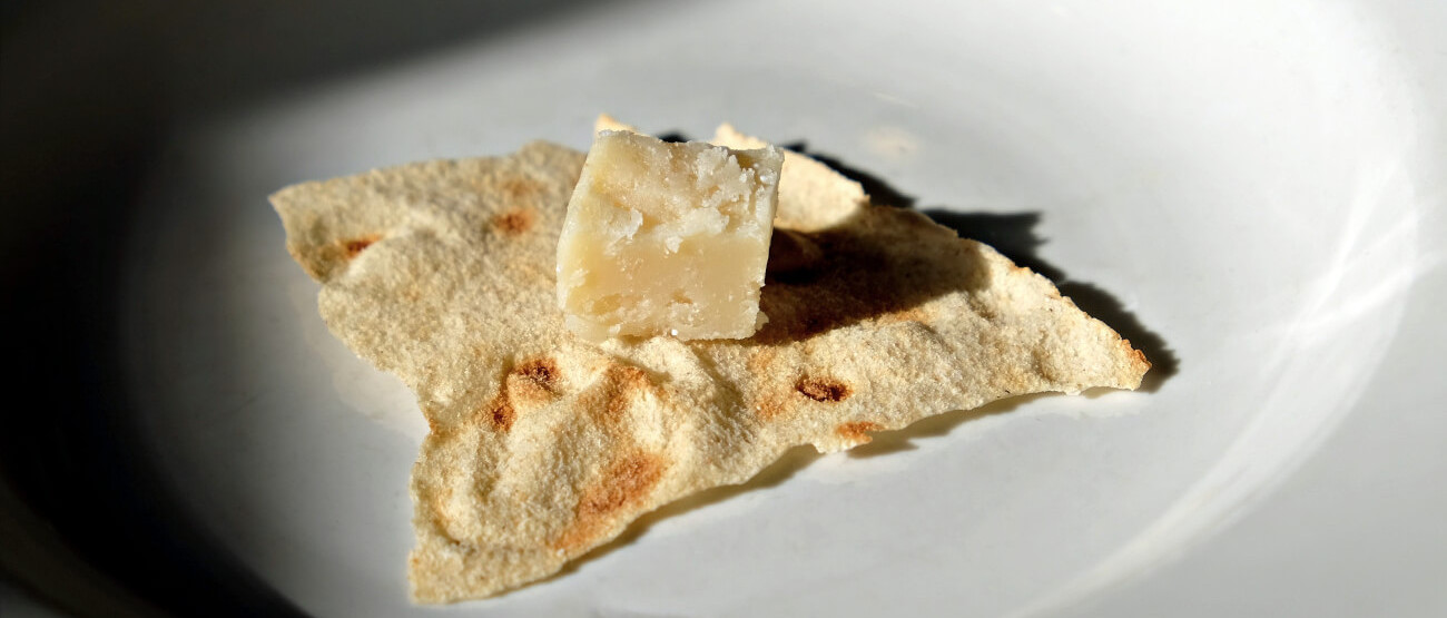 Nejnebezpečnější sýr světa se jmenuje casu marzu a pochází ze Sardinie