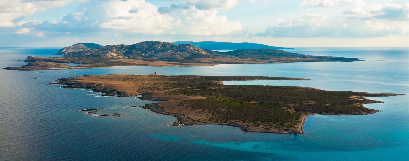 Dovolená na Sardinii: Objevte ostrov Asinara, přírodní ráj s pohnutou minulostí