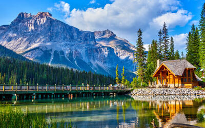Kanada je Nejbezpečnější destinace 2024 (jezero Emerald)