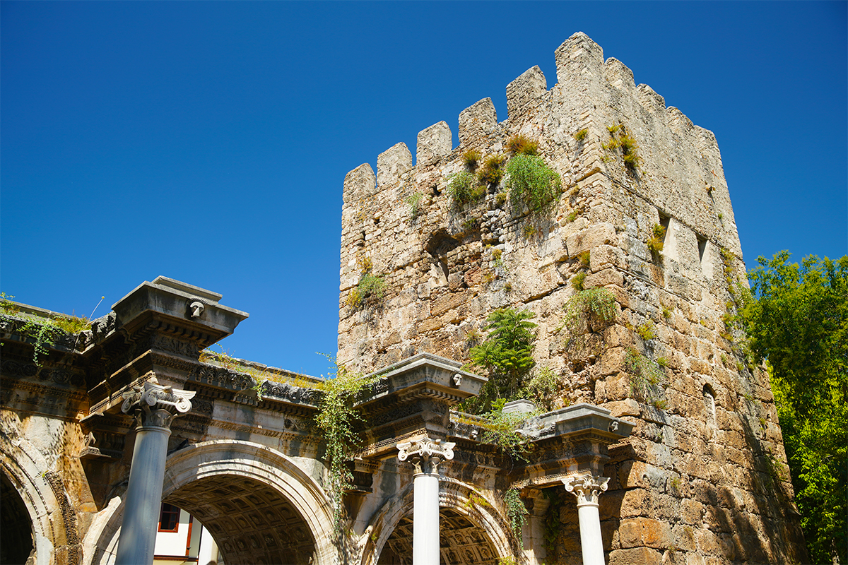 Hadriánova brána ve městě Antalya