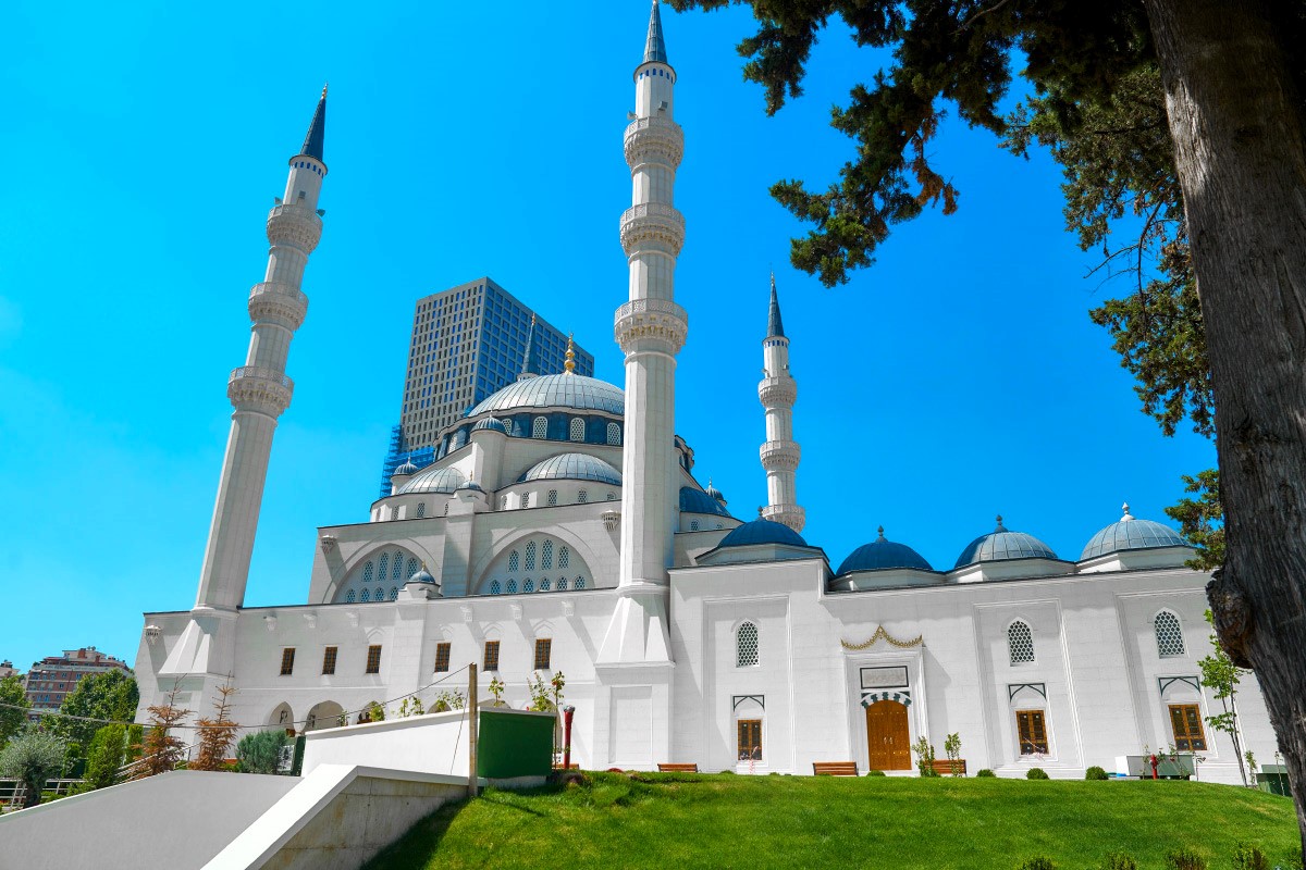 Velká tiranská mešita neboli Mosque of Namazgah