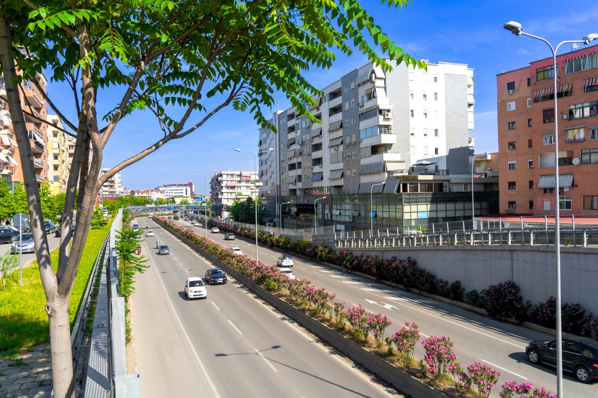 silniční provoz ve městě Tirana