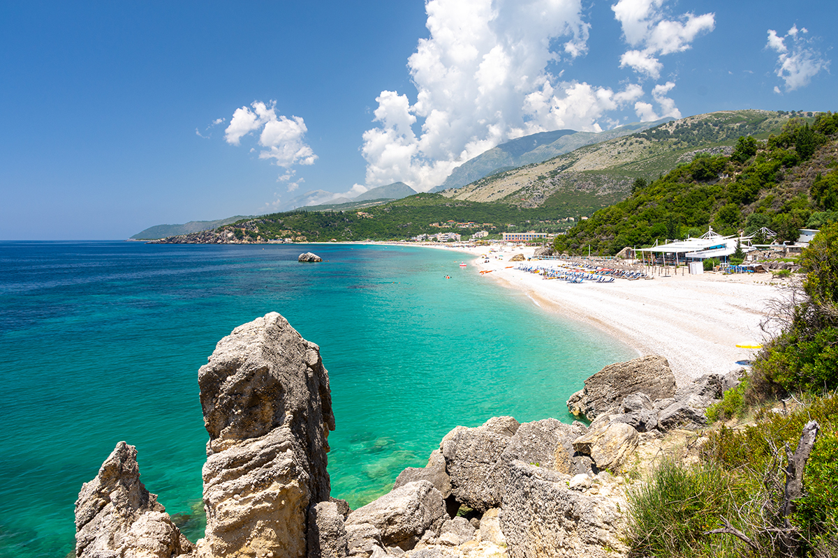 Livadi Beach neboli Plazhi i Livadhit či Livadhi Beach