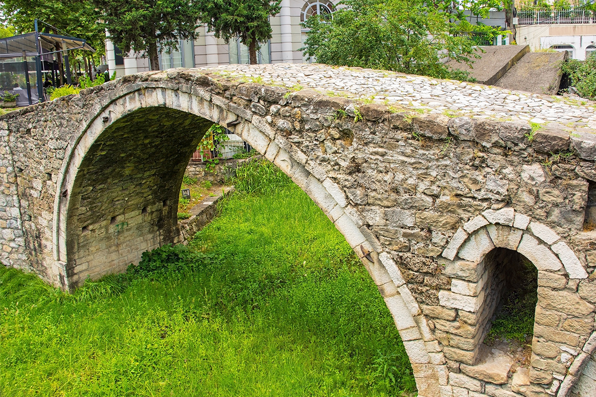 Most koželuhů (Tanners' Bridge či Ura e Tabakëve) ve městě Tirana