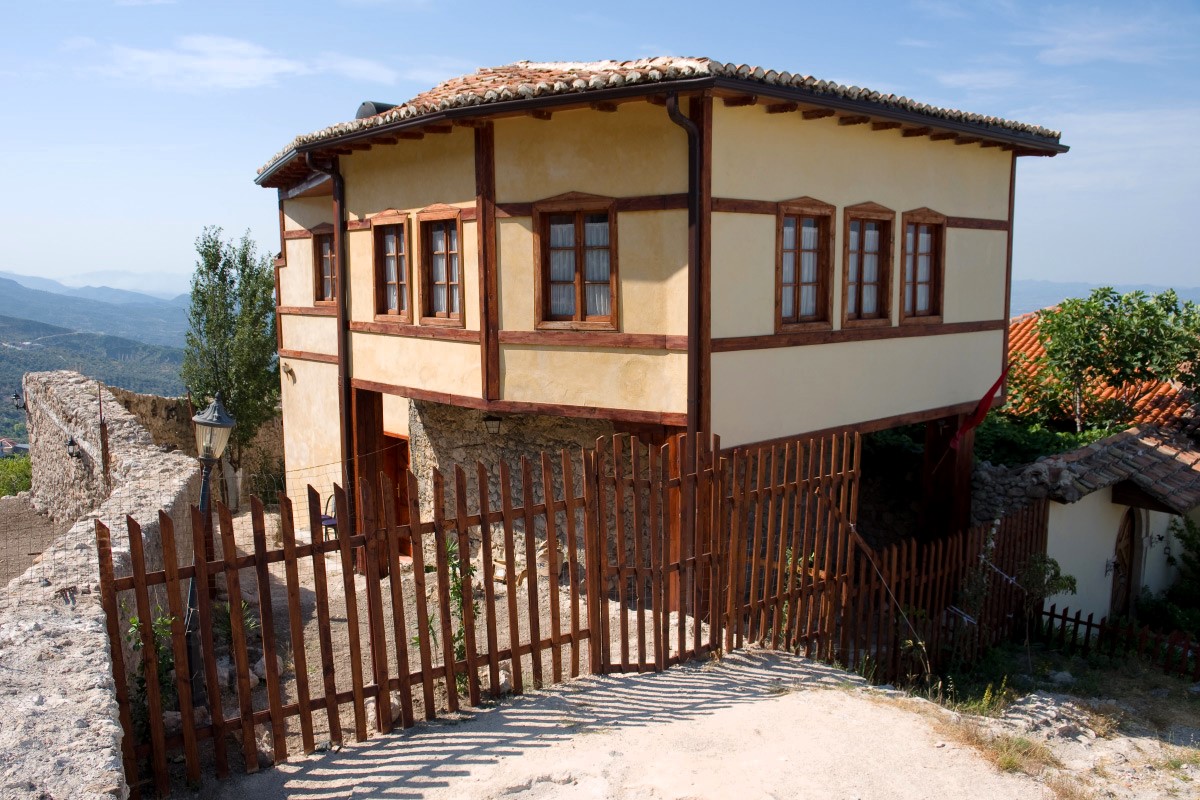 tradiční osmanský dům ve městě Kruja