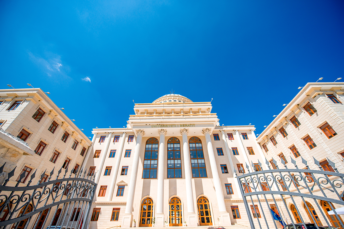 Albanian University se proměnila v hotel Colombo