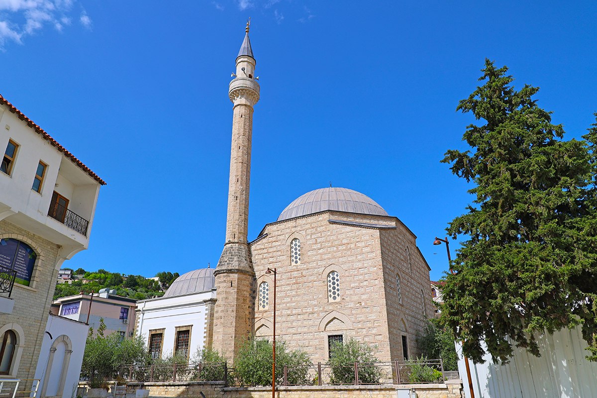 Olověná mešita (Lead Mosque či Xhamia e Plumbit) ve městě Berat