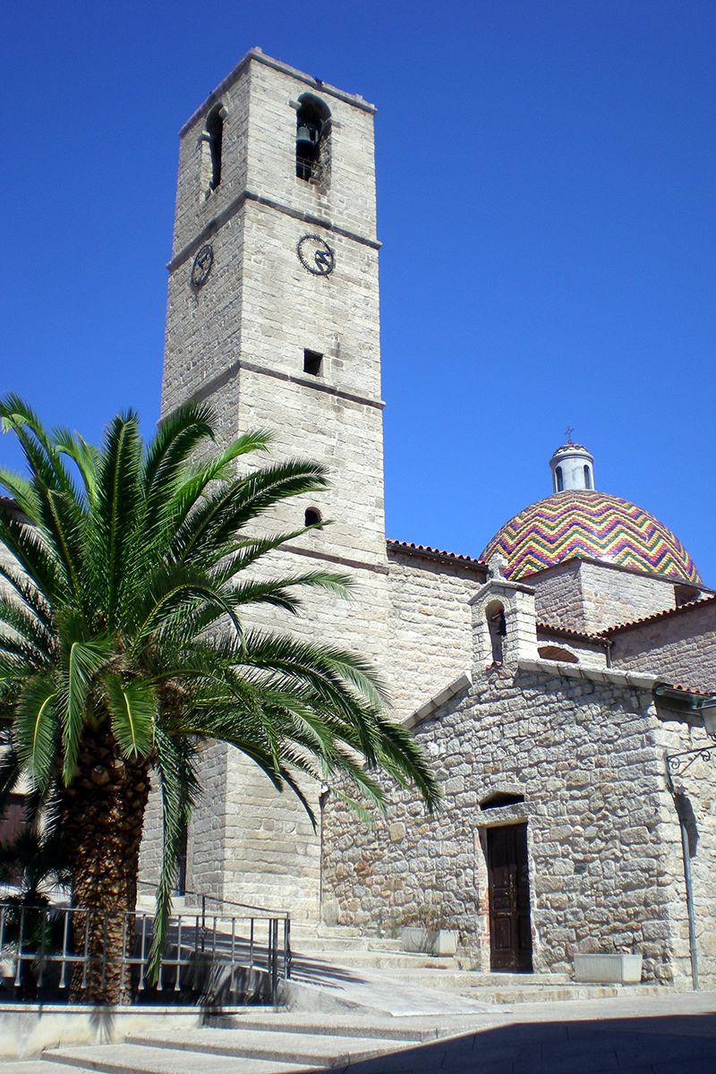 farní kostel apoštola Pavla (Chiesa Parrocchiale di San Paolo Apostolo) na náměstí Piazza Civita