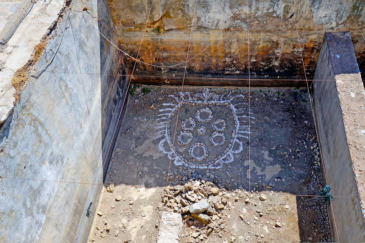 hřbitov malomocných na ostrůvku Spinalonga nedaleko ostrova Kréta