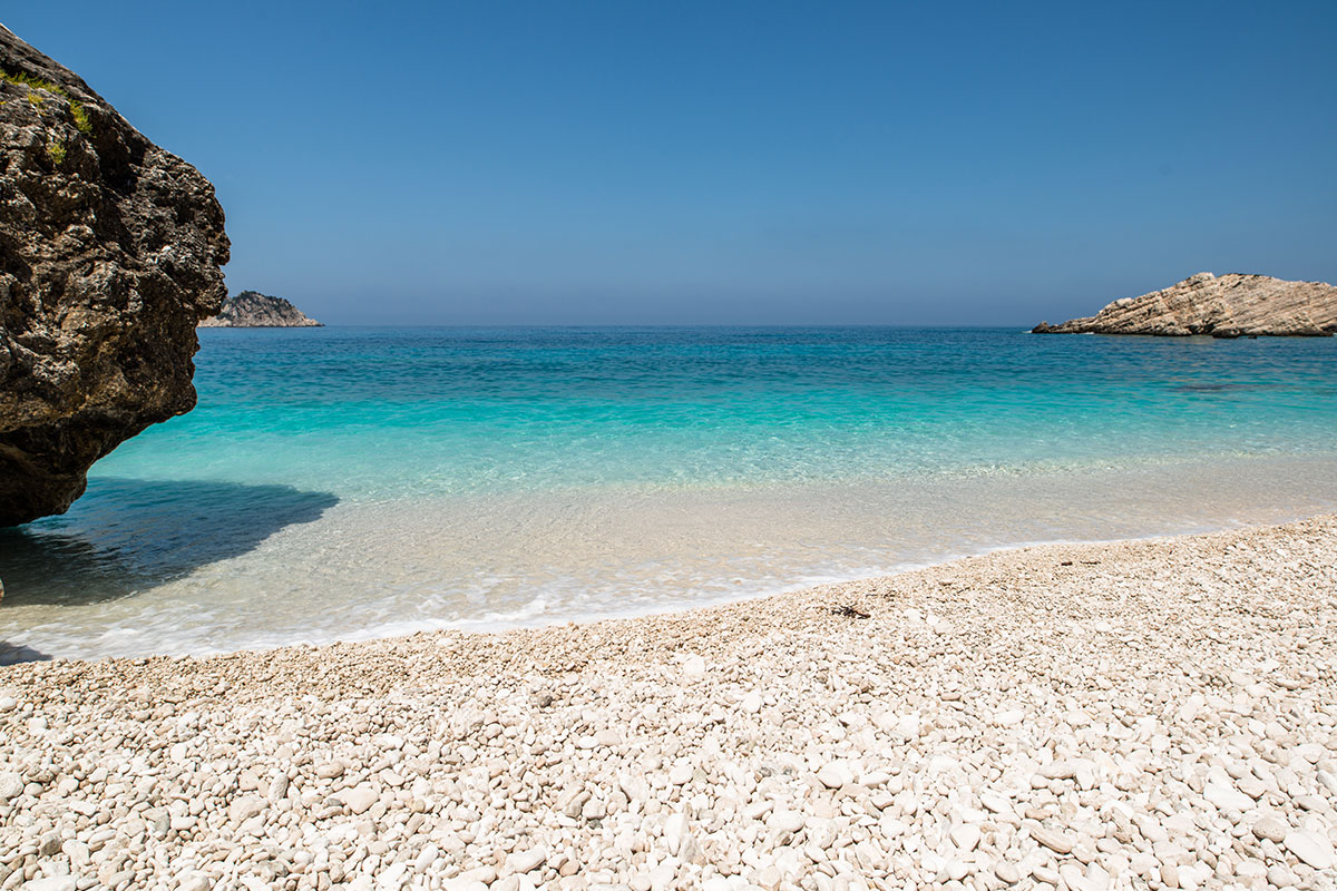 Paralia Petani neboli Petani Beach na řeckém ostrově Kefalonie