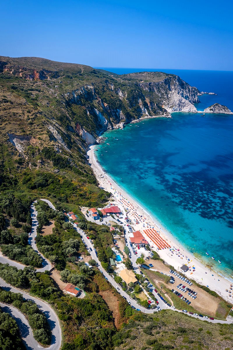silnice vedoucí k Petani Beach