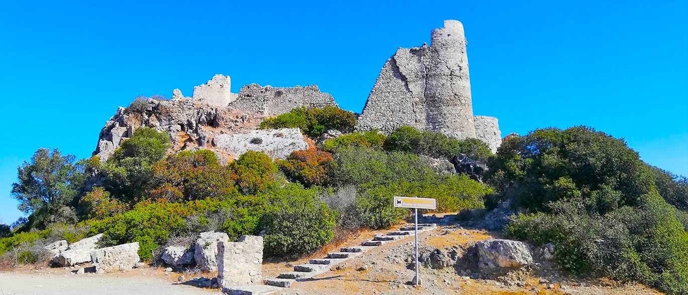 Asklipio: Hrad na řeckém ostrově Rhodos skýtá výhled na hory i moře