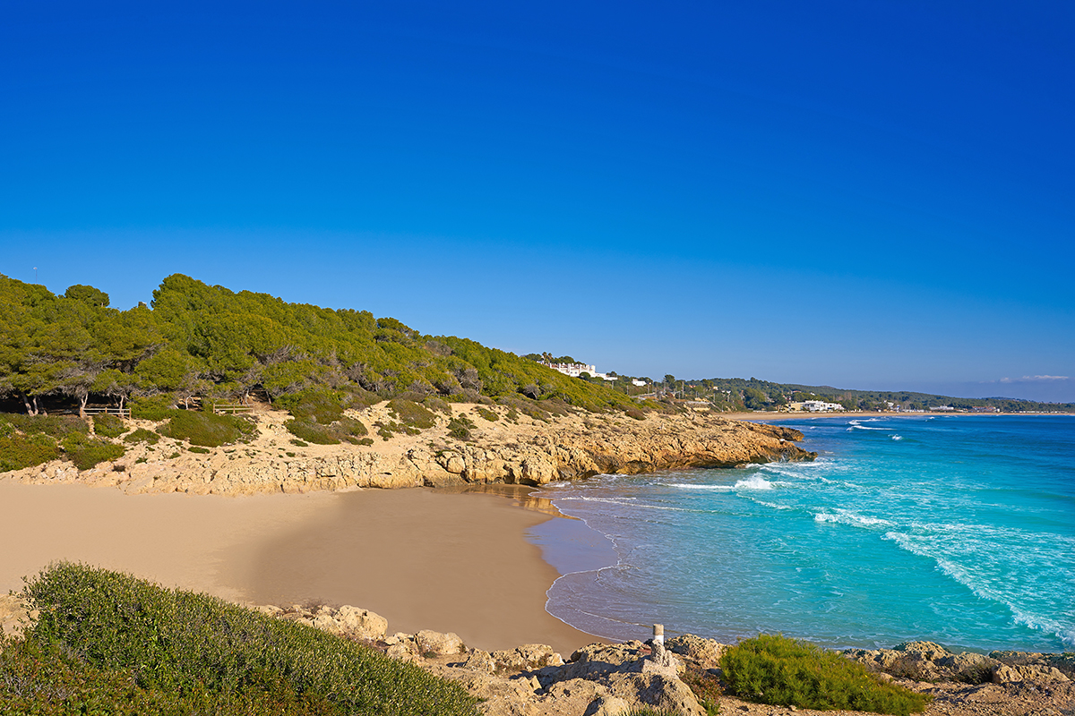 katalánská pláž Platja dels Capellans