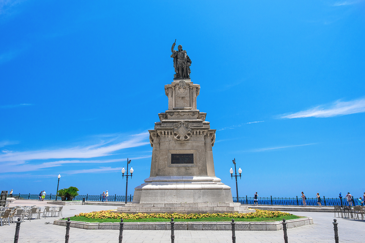 památník italského admirála Rogera de Lauria ve městě Tarragona