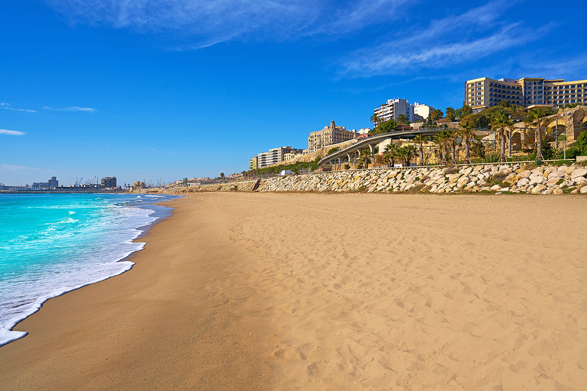 pláž Platja del Miracle ve městě Tarragona