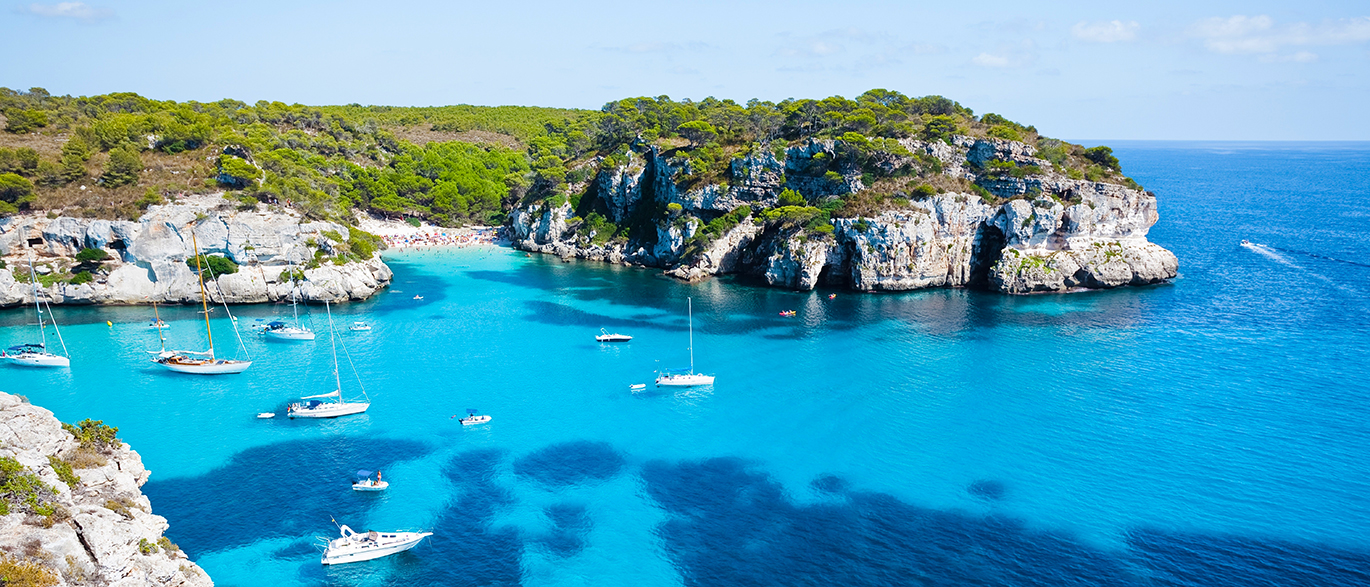 Menorca: Dovolenou na Mallorce spojte s výletem na tento ostrov