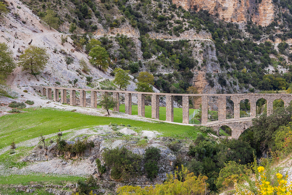 akvadukt Aliho Paši neboli Benca Aqueduct nedaleko Tepelene