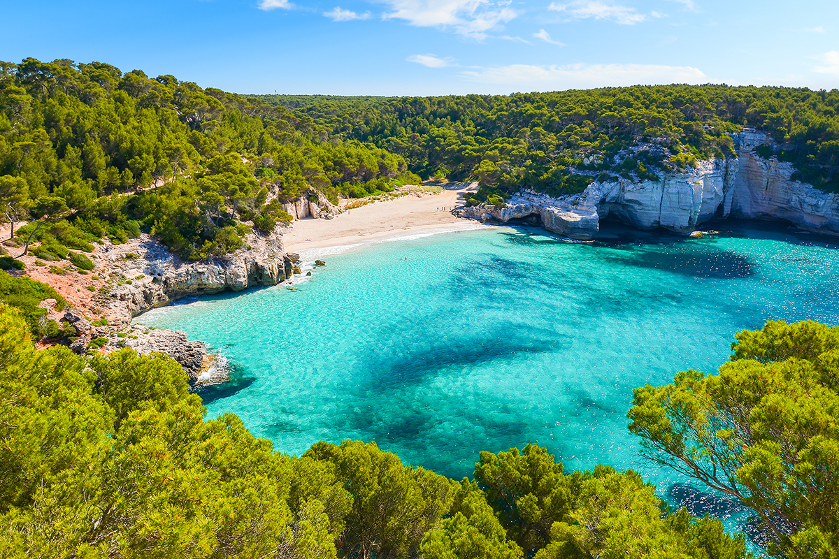 pláž Cala Mitjaneta na ostrově Menorca